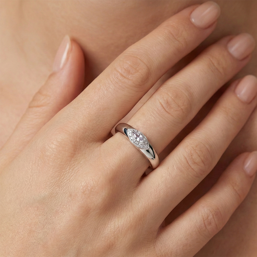 Anillo Circonia Semilla con Micro Circonias Plata .925 con Baño de Rodio