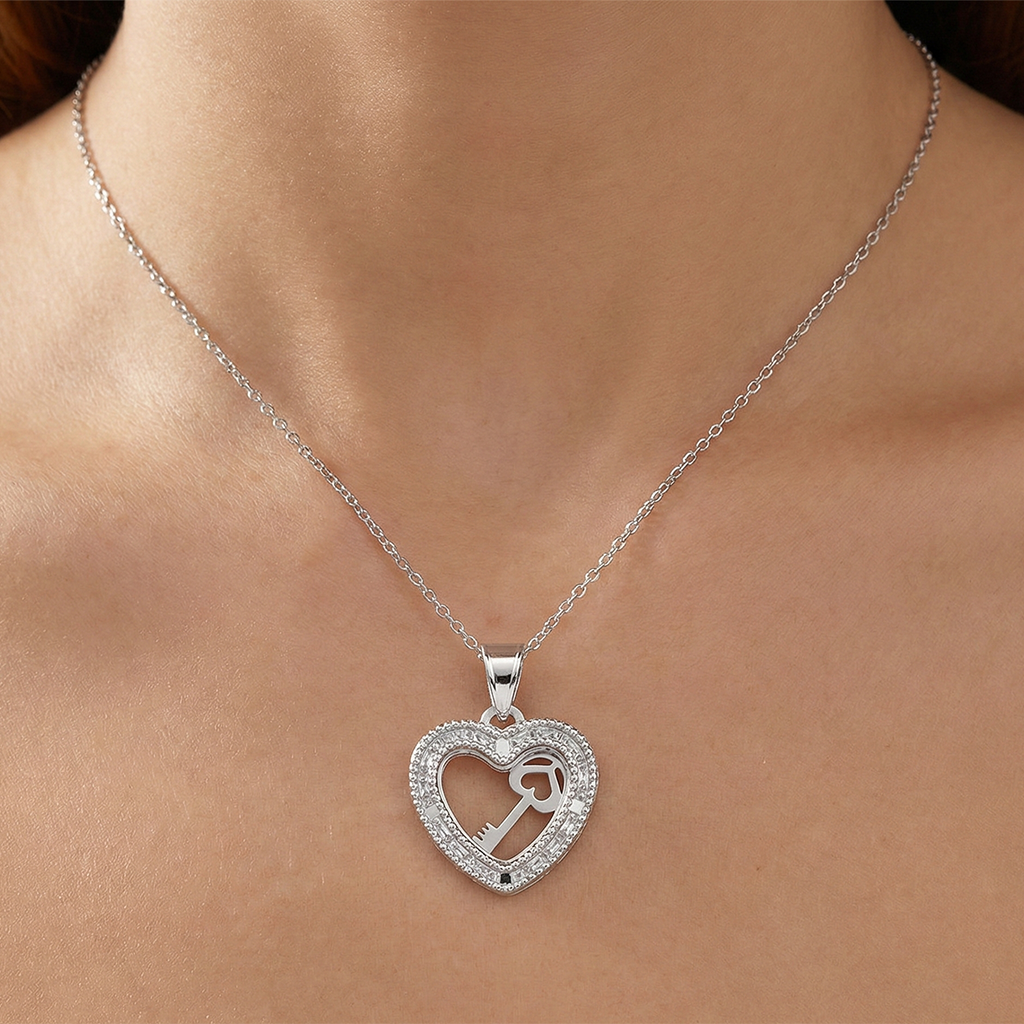 Dije de Corazón con Circonias y Llave 2.7cm Plata .925