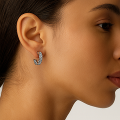 24 Arracada Chica Inspirada Cartier de 1 cm Circonias Plata .925 con Rodio