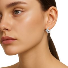 Huggies Flor con Circonia al Centro Plata .925