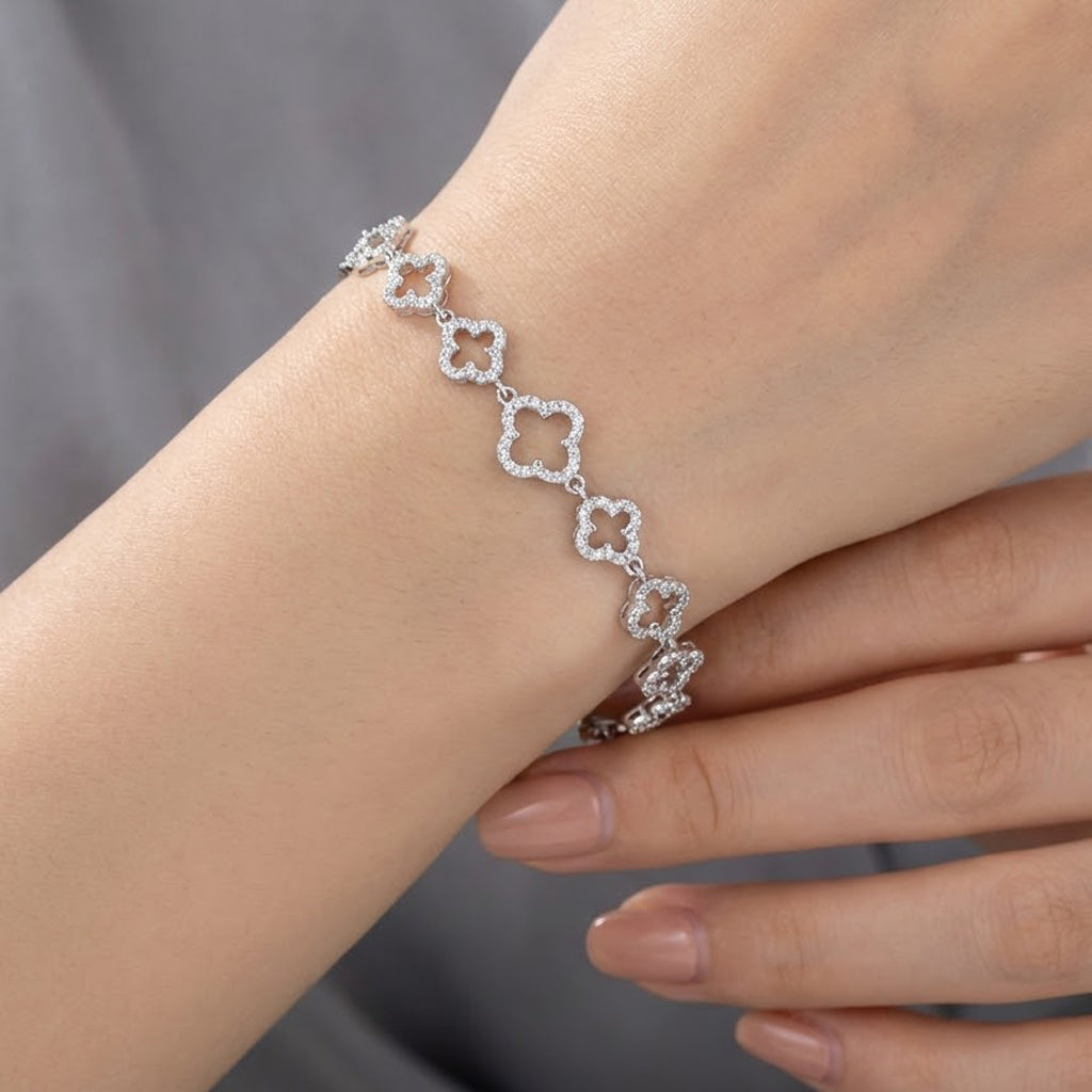 Pulsera Flor Silueta Inspirada Van C con Micro Circonias Plata .925 con Baño de Rodio