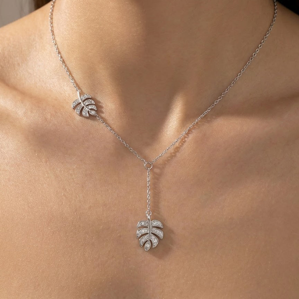 Collar Corbatero Hojas con Micro Circonias Plata .925 con Baño de Rodio