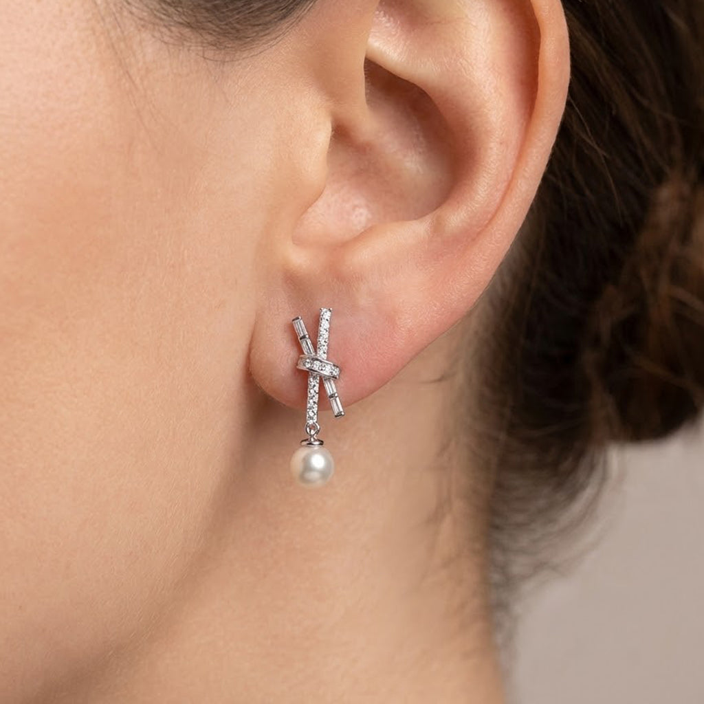 Arete inspirado Tiff X con circoinias y perla Plata .925 con Baño de Rodio