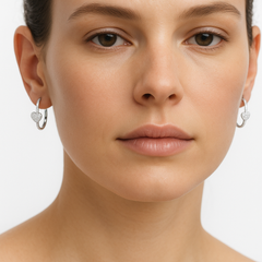 Arracada con Corazon Micro Circonias Broche Tipo Huggie 2.5 cm Plata .925 con Rodio