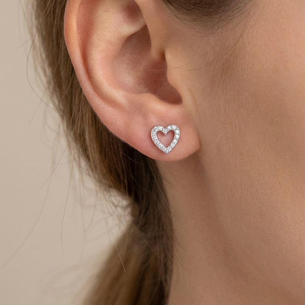 Arete Broquel Silueta de Corazón con Micro Circonias Plata .925