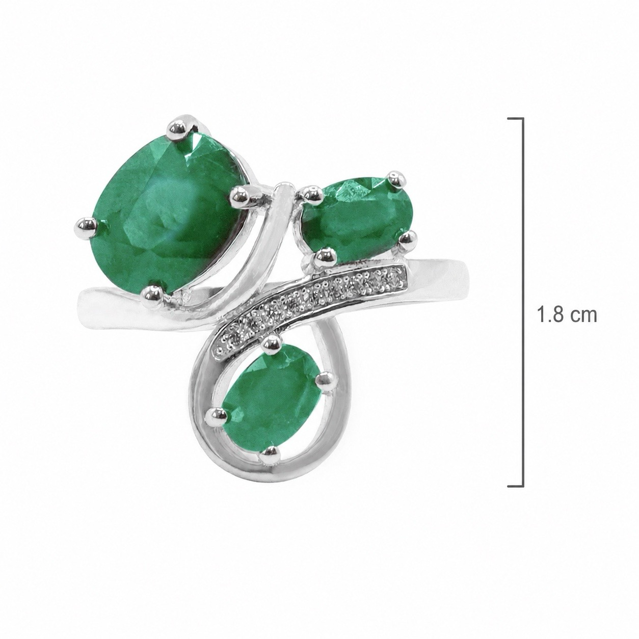Anillo Piedras Preciosas 3 Esmeraldas y Línea de Circonias, Plata .925 con Baño de Rodio