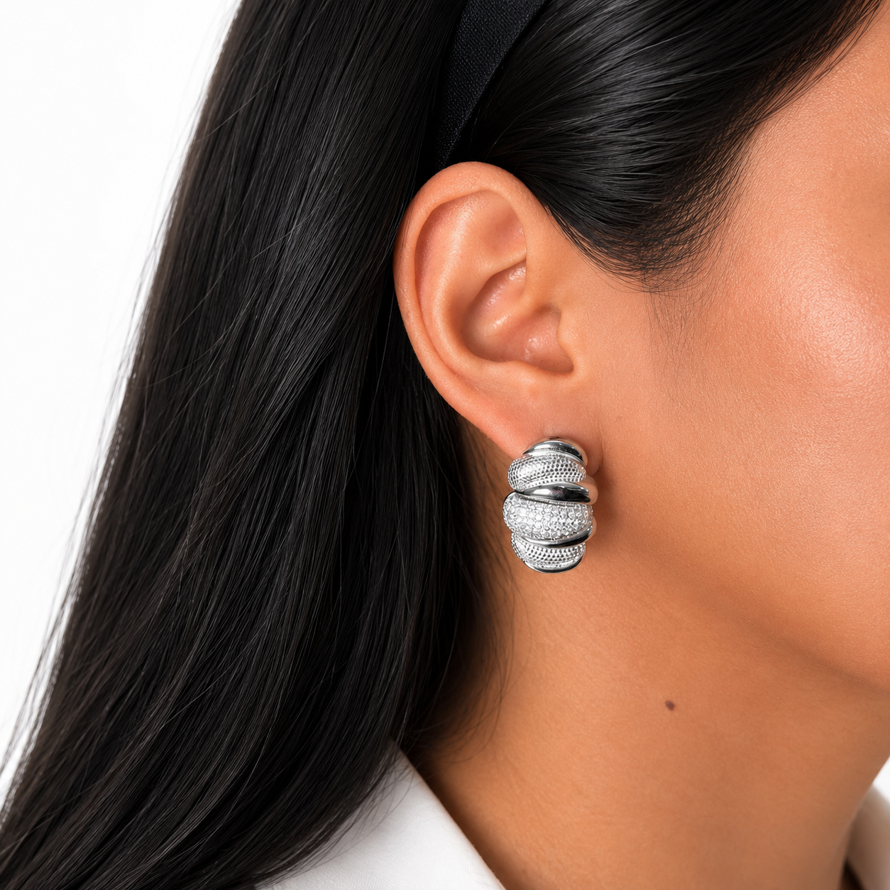 Aretes Glamour formas ovaladas con Circonias, Plata .925 con Baño de Rodio