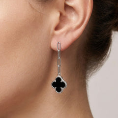 Arete Flor Largo Inspirado Van C Ónix Negro con Cadena Paper Clip Plata .925 con Baño de Rodio