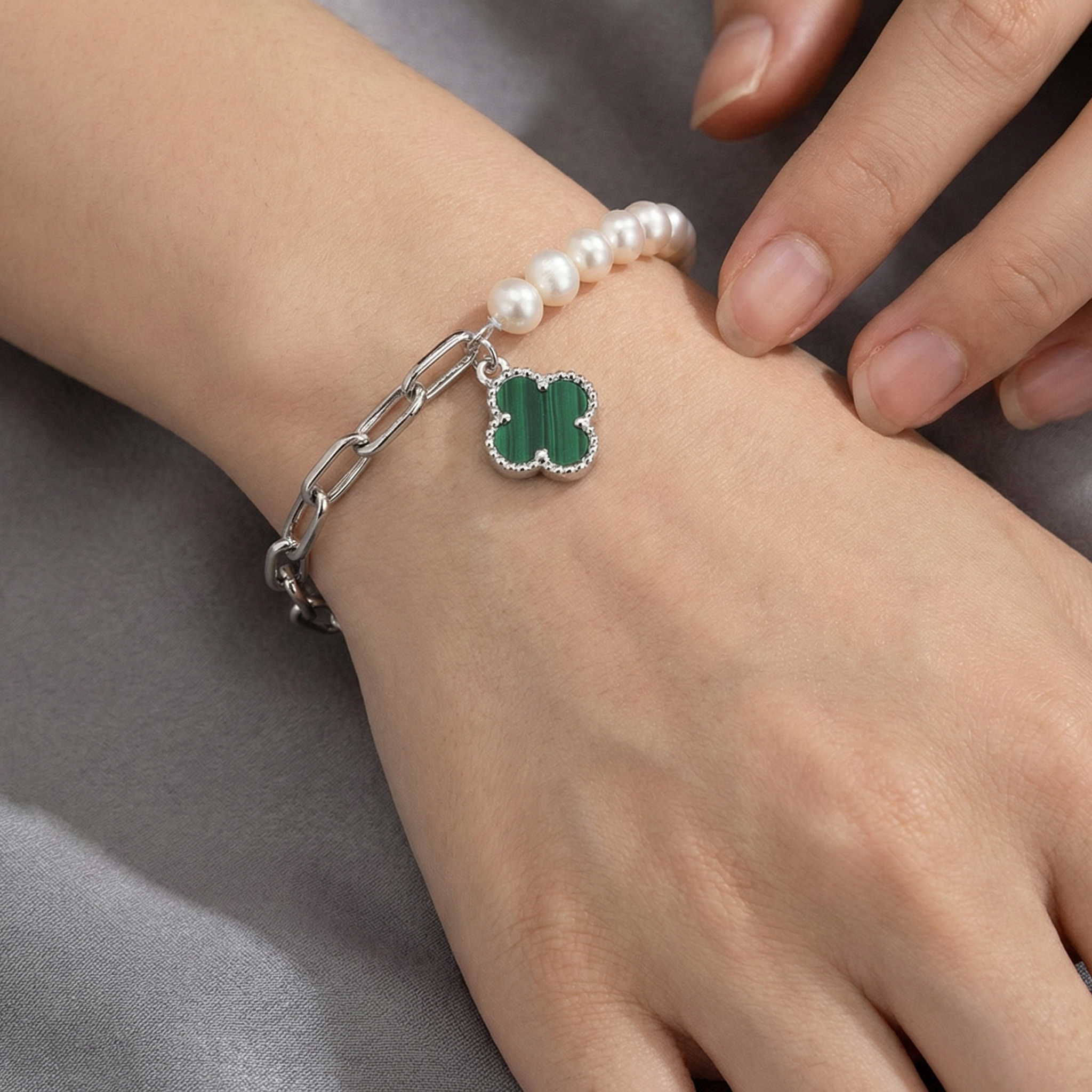 Pulsera Flor Chica Inspirada Van C con Piedras Naturales Plata .925 con Baño de Rodio