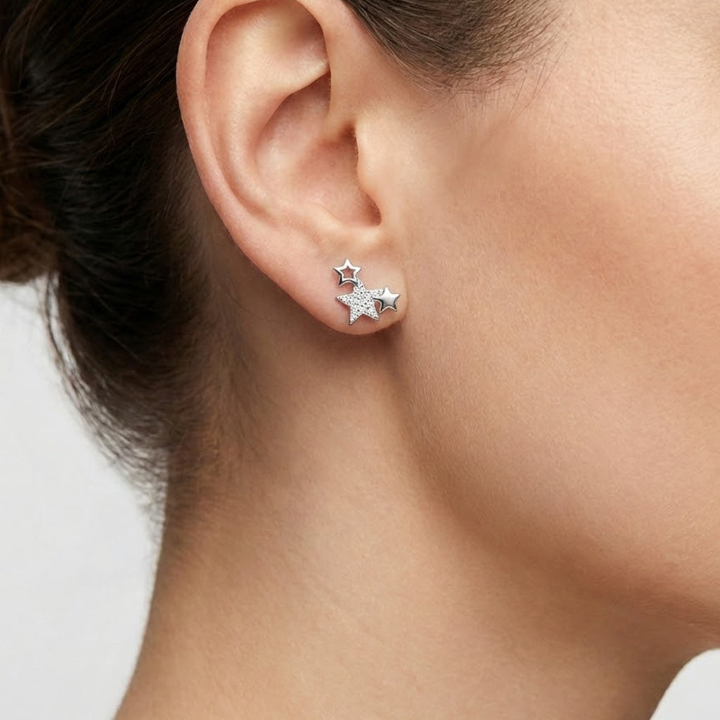 Arete Broquel Estrella con Micro Circonias Plata .925 con Baño de Rodio.