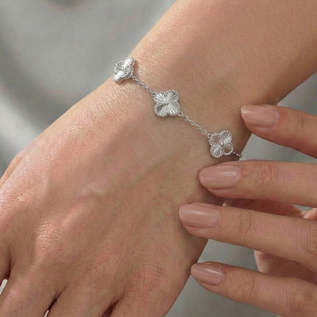 Pulsera 3 Flores Inspirada Van C Diamantada Plata .925 con Baño de Rodio