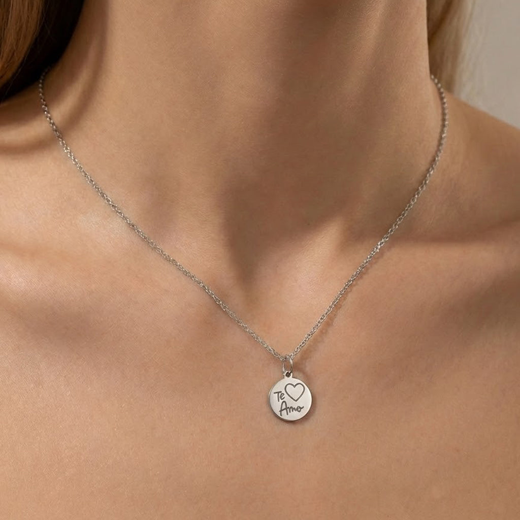 Collar con Dije Grabado Te Amo y Cadena Cubana Plata .925