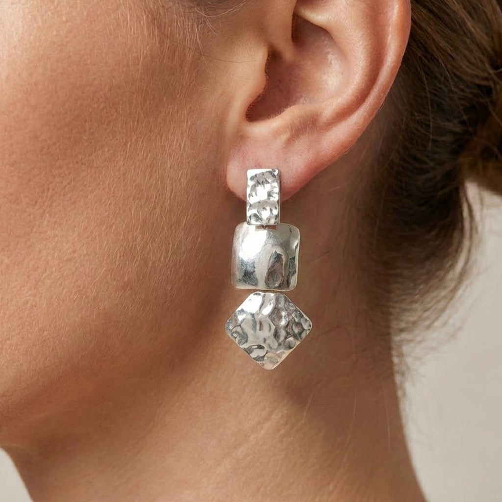 Arete Geometrico Largo Estilo Martillado y Liso Hecho a Mano Plata .925