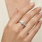 Anillo Perla Natural y Circonias Baguette Plata .925 con Baño de Rodio