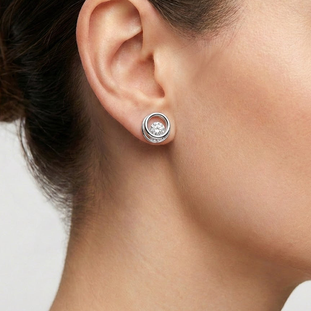 Arete Broquel Doble Circulo con Circonia Plata .925 con Baño de Rodio