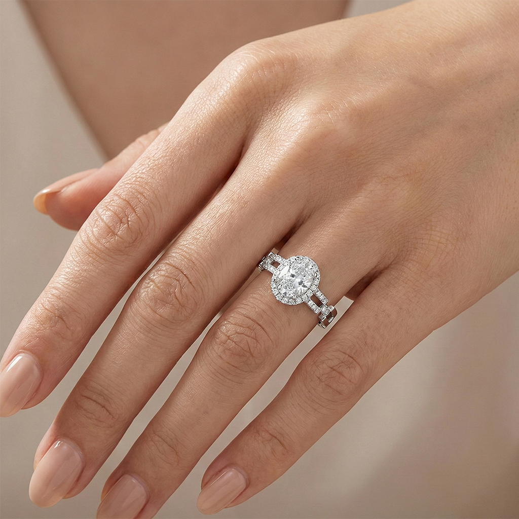 Anillo Solitario con Circonia y Micro Circonia Plata .925 con Baño de Rodio