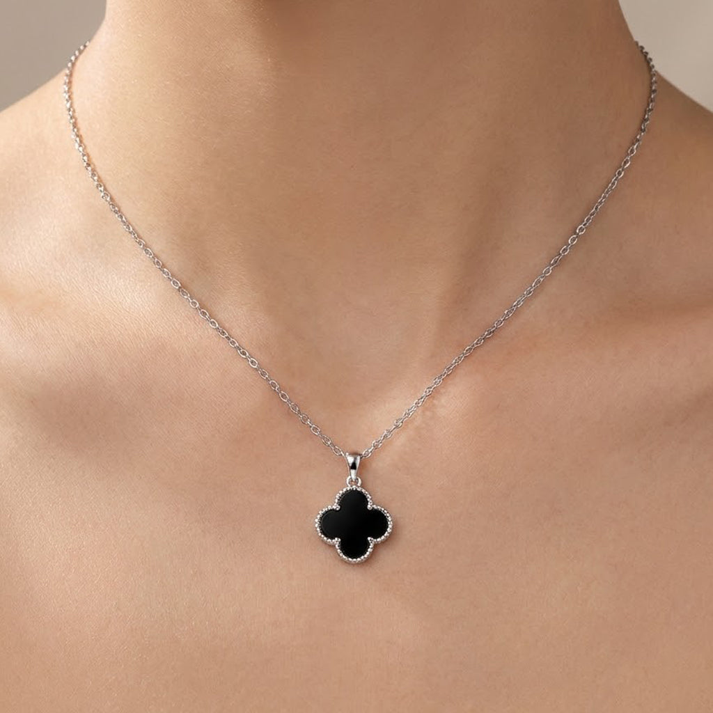 Collar Flor Inspirado Van C con Micro Circonias Onix Plata .925 con Baño de Rodio