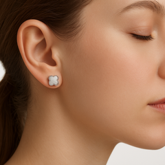 Broquel Flor Mediano Inspirado Van C Madre Perla Plata .925 con Rodio