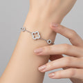 Pulsera Flor Inspirada Van C Ajustable  con Micro Circonias Plata .925 con Baño de Rodio