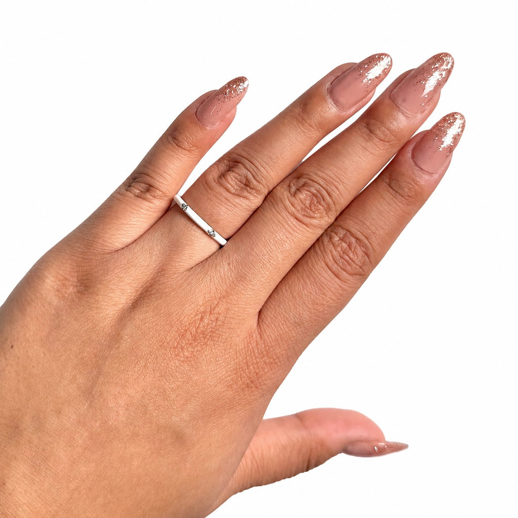 Anillo Inspirado Pan 1.1 Banda Esmalte Blanco con Micro Circonias Plata .925