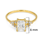 Anillo Solitario con Circonia Rectangular y Micro Circonias Oro 10K