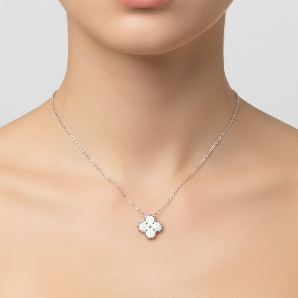 Collar Flor Inspirado Van C Flor Diamantado Plata .925 con Baño de Rodio