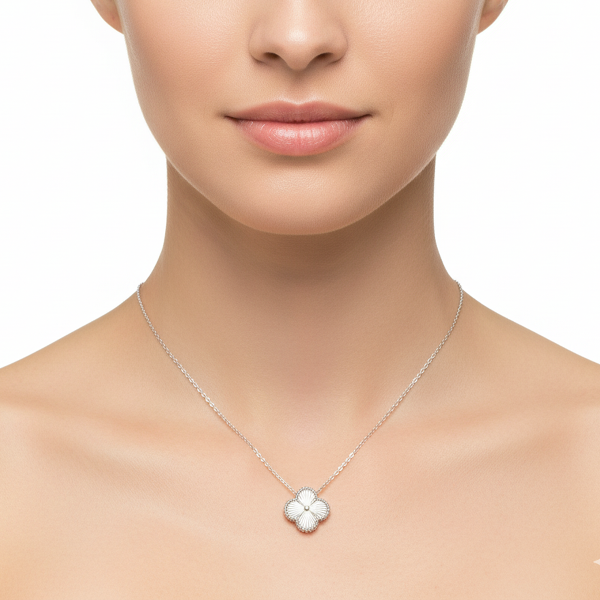 Collar Flor Inspirado Van C Flor Diamantado Plata .925 con Rodio