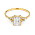 Anillo Solitario con Circonia Rectangular y Micro Circonias Oro 10K