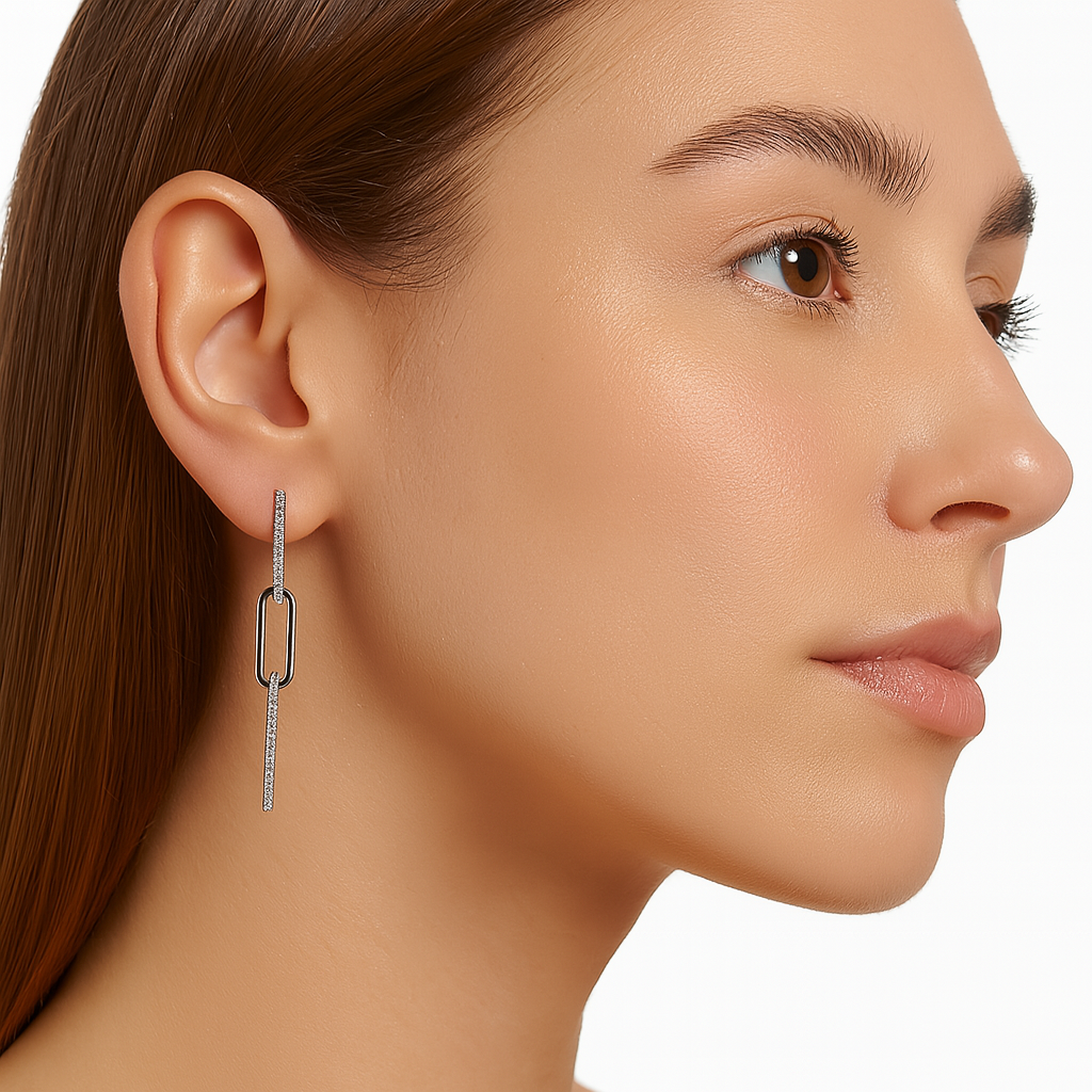 Arete Largo Paper Clip con Circonias Plata .925 con Baño de Rodio