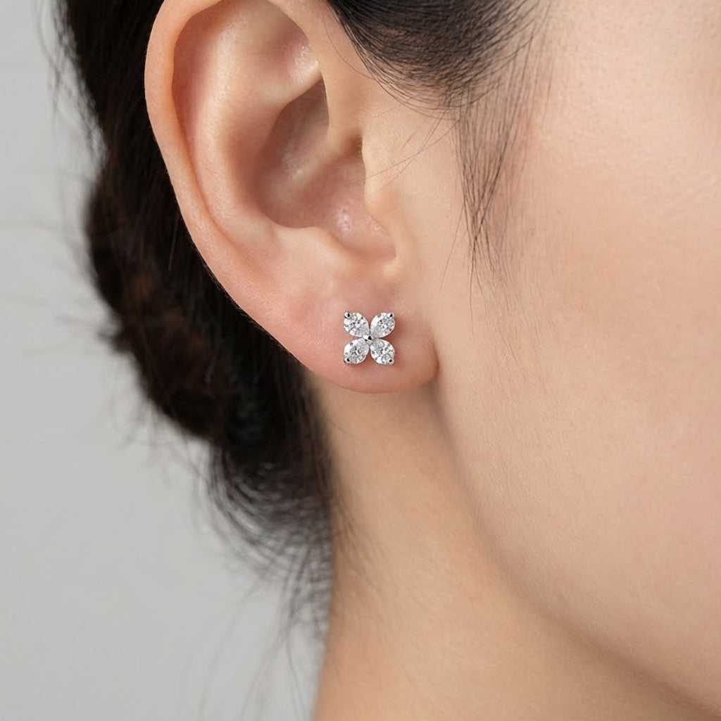 Arete Broquel Trebol de 4 Hojas con Circonia Plata .925 con Baño de Rodio
