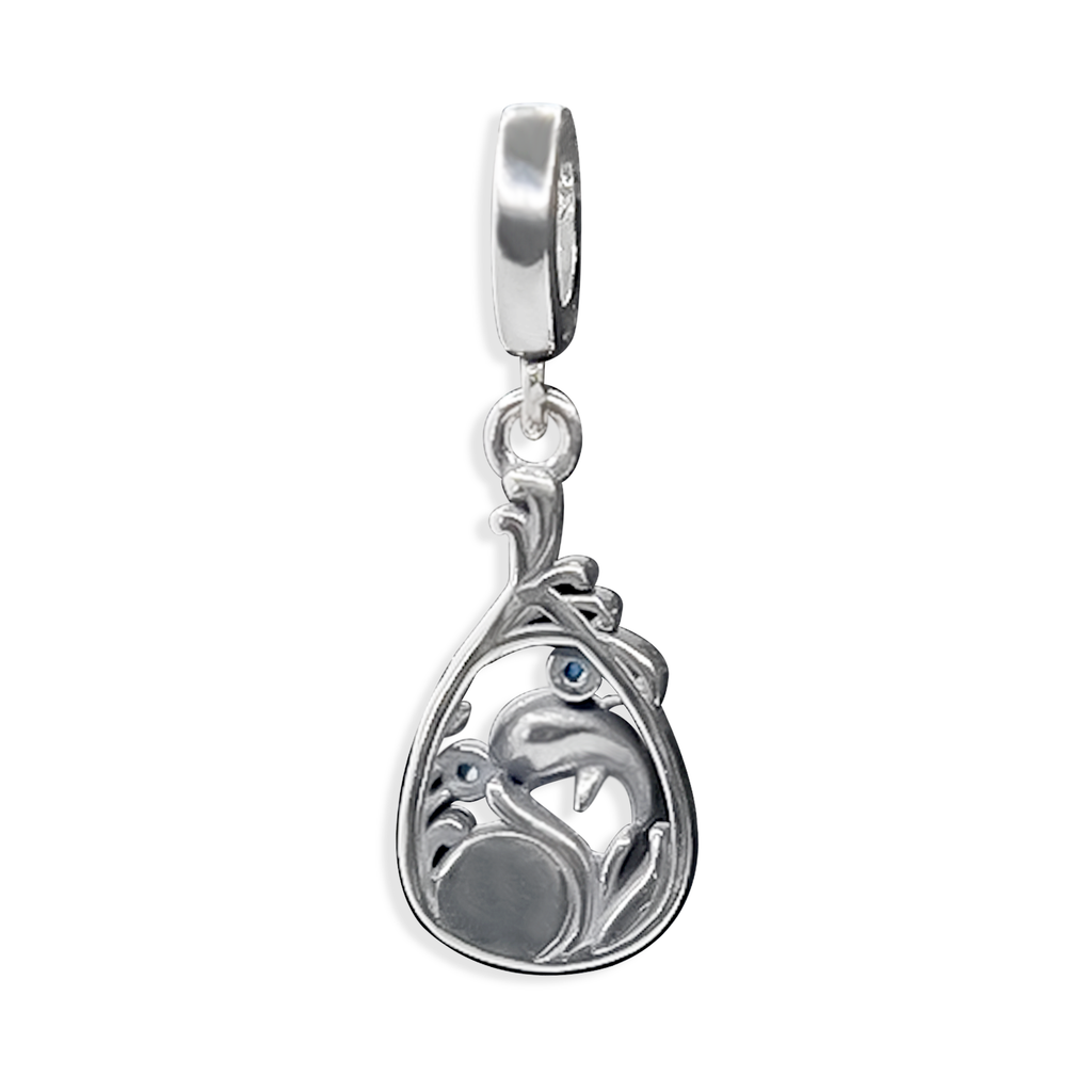 Charm Inspirado Pan 1:1 Delfin con Piedra Luna Plata .925