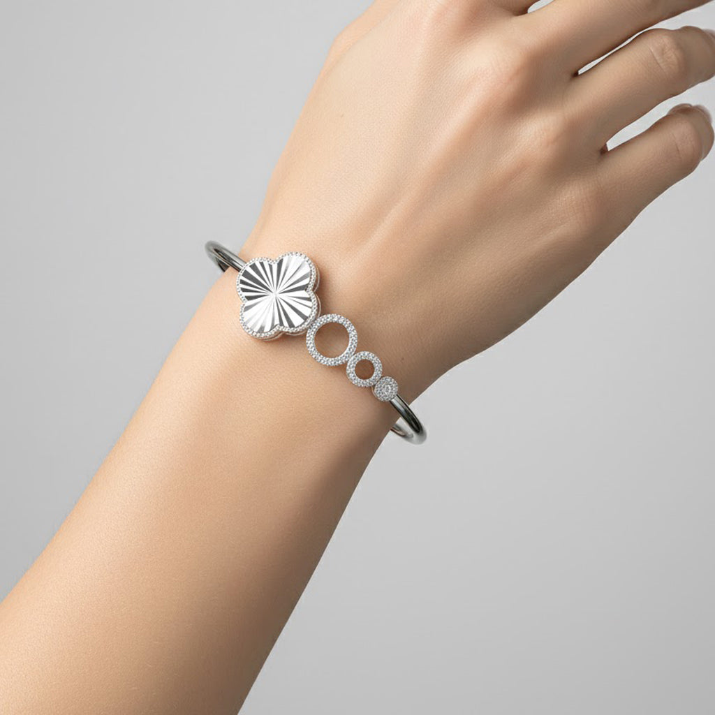 Pulsera Brazalete Flor Inspirada Van C con Micro Circonias Plata .925 con Baño de Rodio