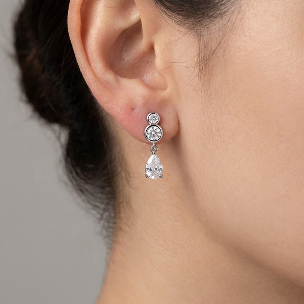 Arete Broquel Circonia con Gota Colgante Plata .925 con Baño de Rodio