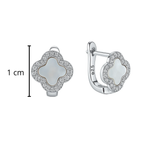 Arete Huggies Flor Inspirado Van C Madre Perla con Micro Circonias Plata .925 con Baño de Rodio