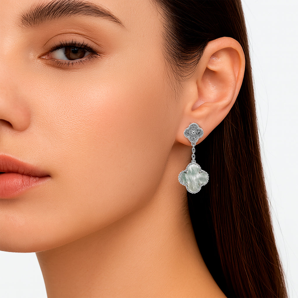 Arete Flor Mediano Inspirado Van C con Micro Circonias Plata .925 con Baño de Rodio