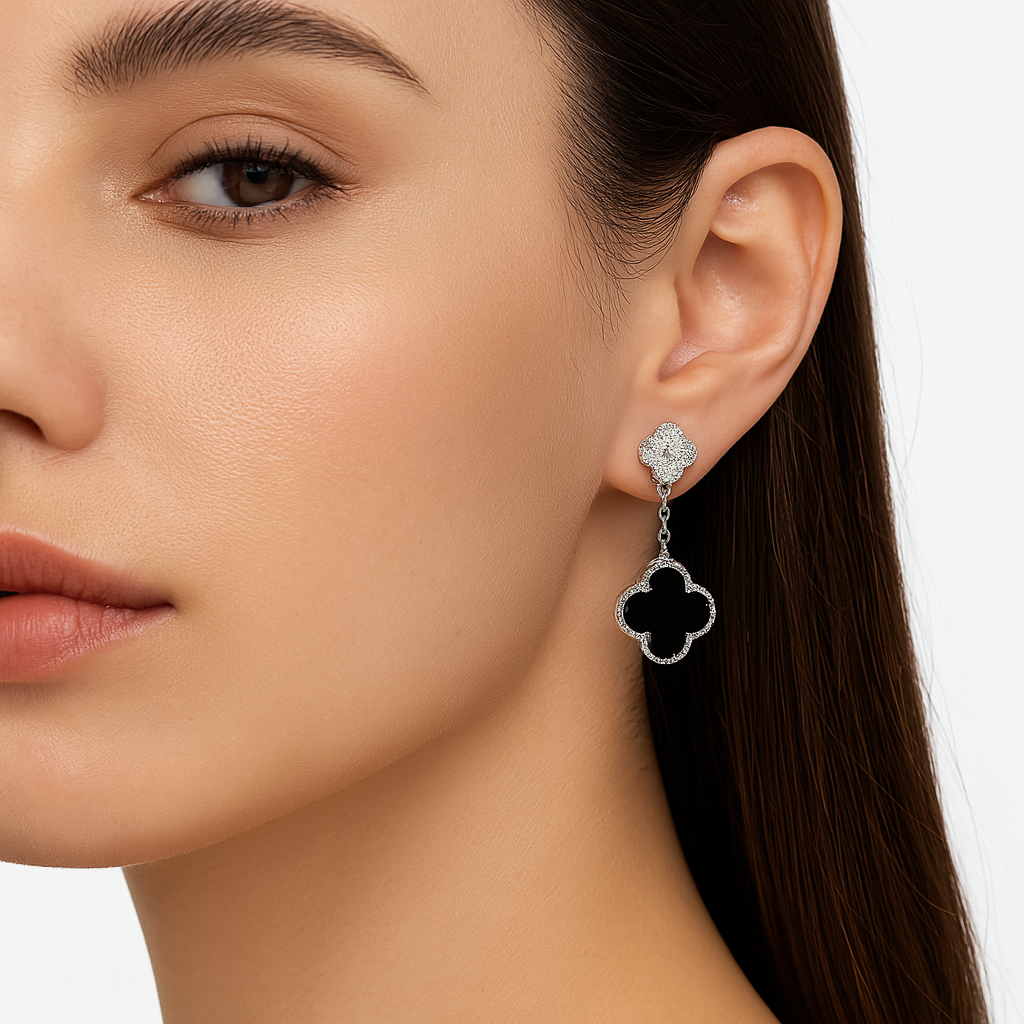 Arete Flor Mediano Inspirado Van C con Micro Circonias Plata .925 con Baño de Rodio