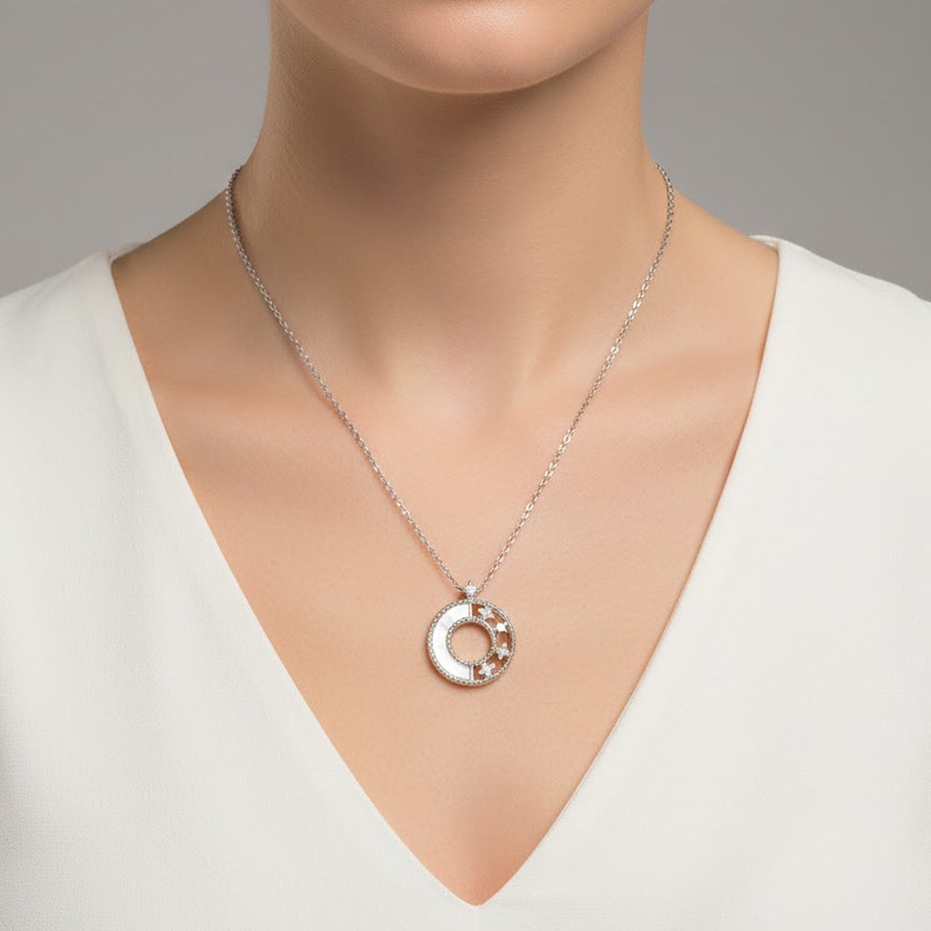 Collar Círculo con Madre Perla y Micro Circonias Plata .925 con Baño de Rodio