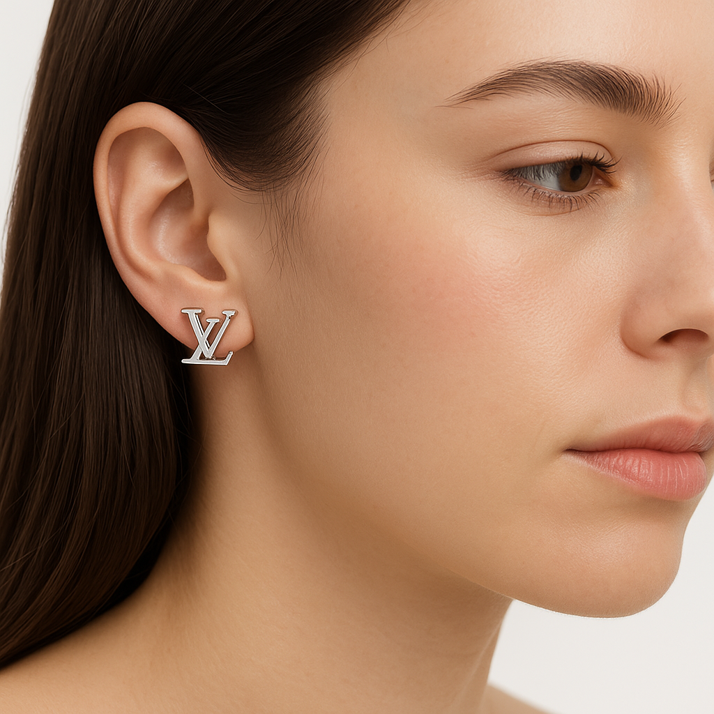 Broquel Maxi Inspirado LV Plata .925 con Rodio