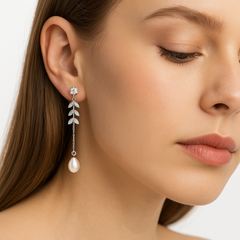 Arete Largo Hojas con Micro Circonias y Perla Natural Plata .925