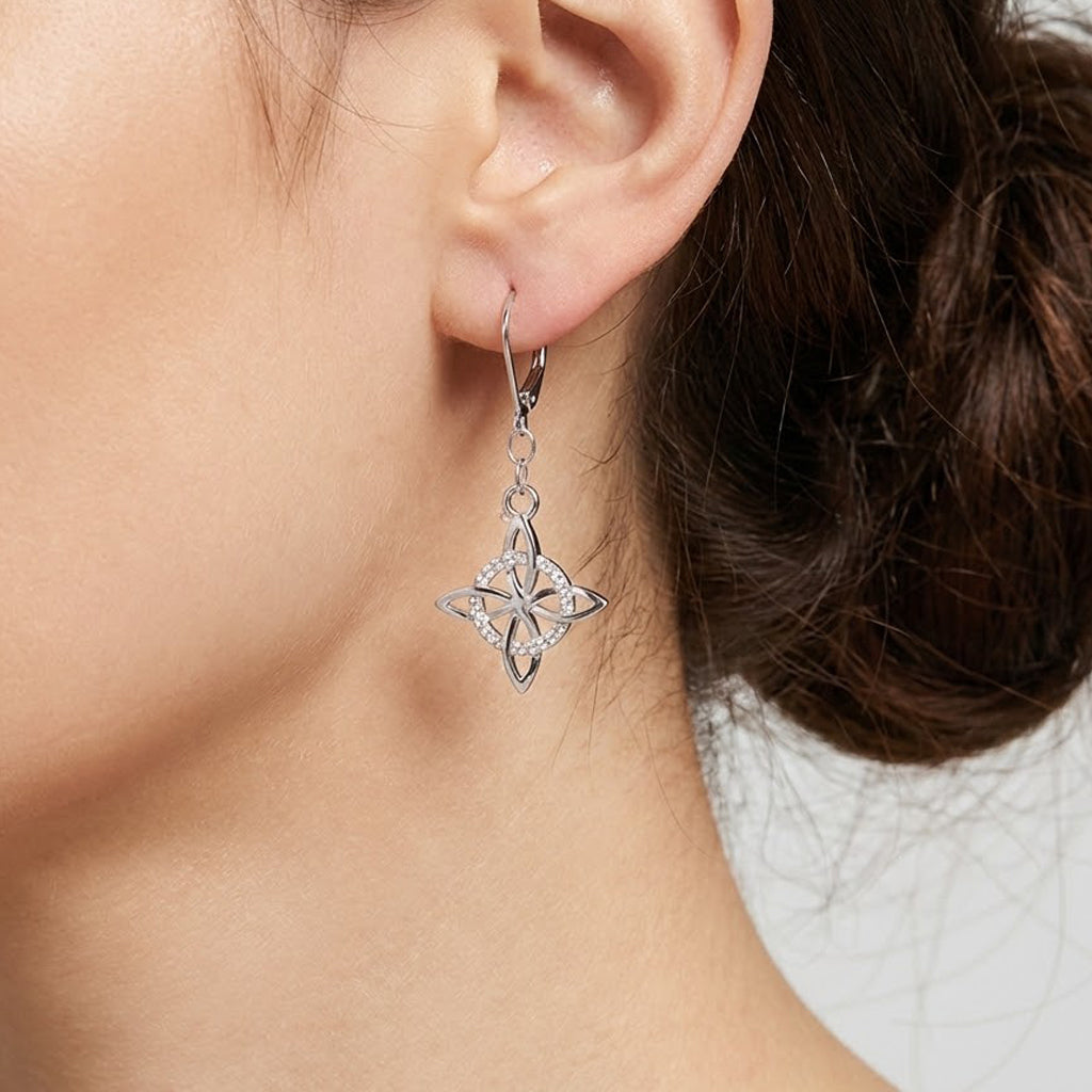 Arete Mediano Nudo de Bruja con Circonias Plata .925