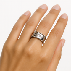 Anillo Inspirado Van C Grabado Plata .925 con Rodio