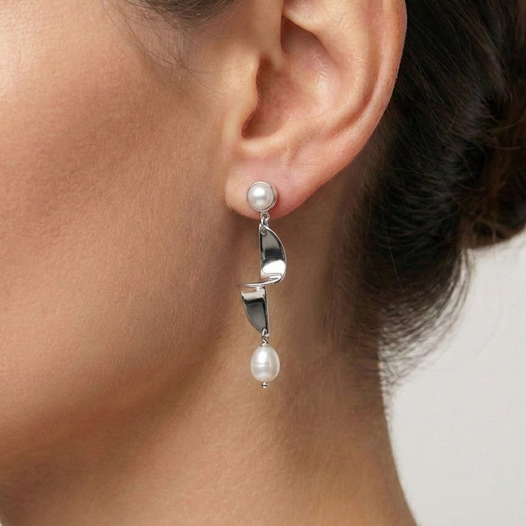 Arete con Perla y Plaquita Lisa Hecho a Mano Plata .925
