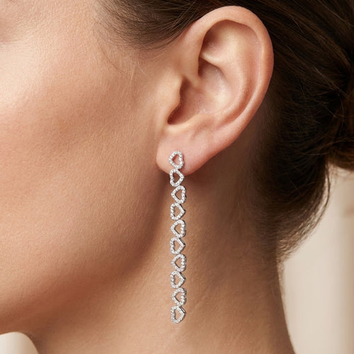 Arete Largo Corazones con Micro Circonias Plata .925 con Baño de Rodio