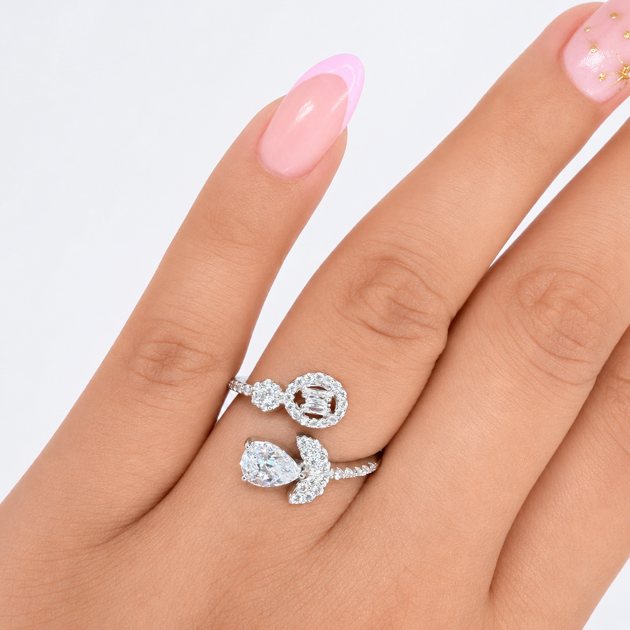 Anillo Flor Ajustable Con Micro Circonias  Plata .925 Con Baño De Rodio