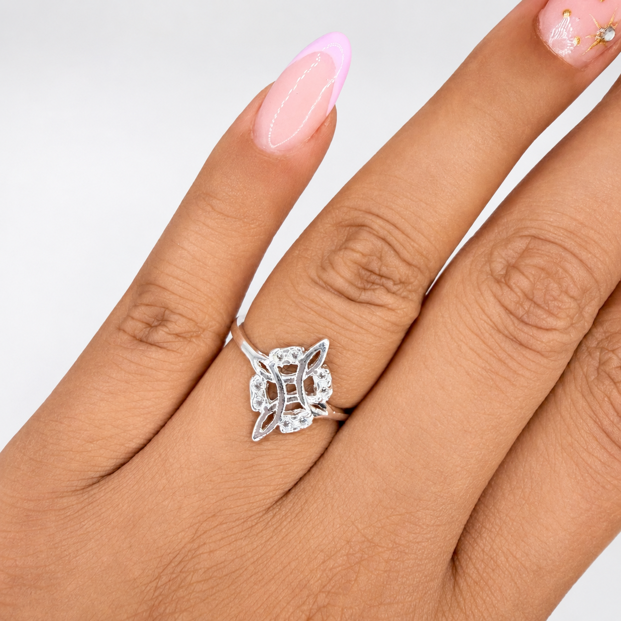 Anillo Nudo de Bruja con Circonias Plata .925