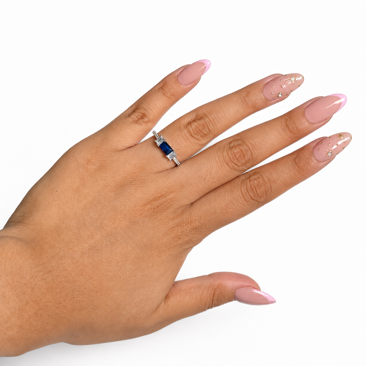 Anillo Solitario Circonia Rectangular Azul Con Micro Circonias Plata .925 Con Baño De Rodio