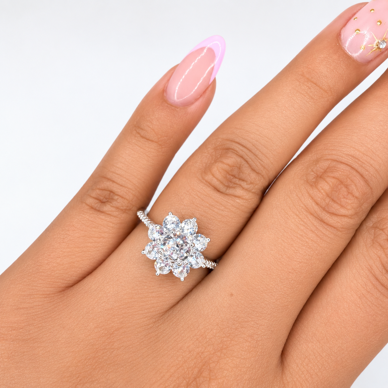 Anillo Inspirado Pan Con Micro Circonias Blancas Plata .925 Con Baño De Rodio