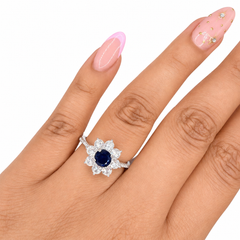 Anillo Inspirado Pan Con Micro Circonias Azul Marino Plata .925 Con Baño De Rodio.