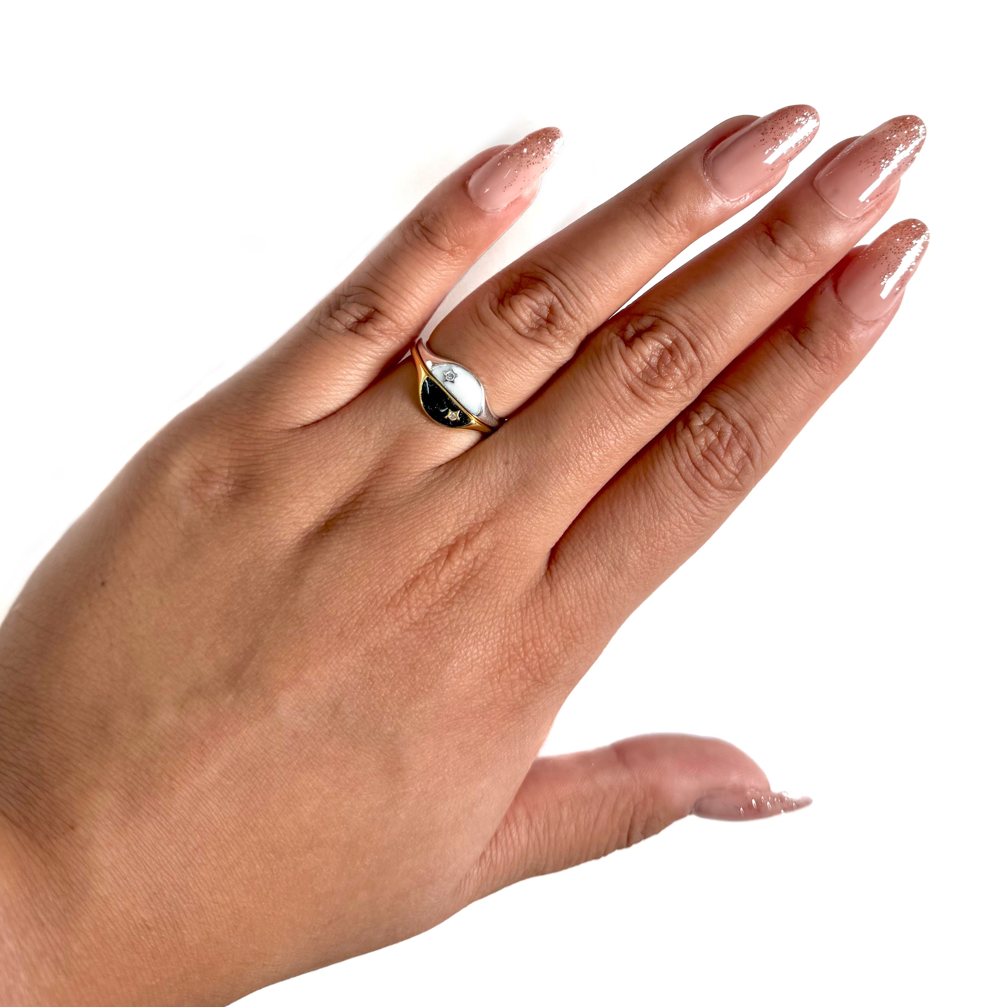 Anillo Inspirado Pan 1.1 Duo de Estrellas Noche y Día Esmalte, Plata 925 y Plata .925 Baño de Oro 18 k