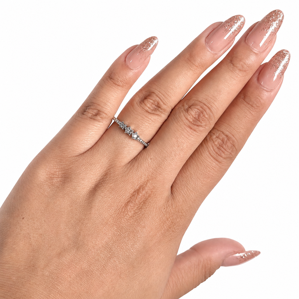 Anillo Inspirado Pan 1.1 3 Estrellas con Circonias Banda de Bolitas Plata .925